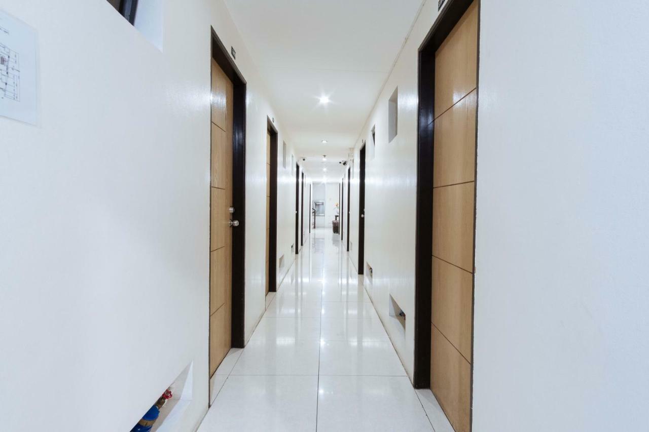 Reddoorz Near Robinsons Place 마닐라 외부 사진